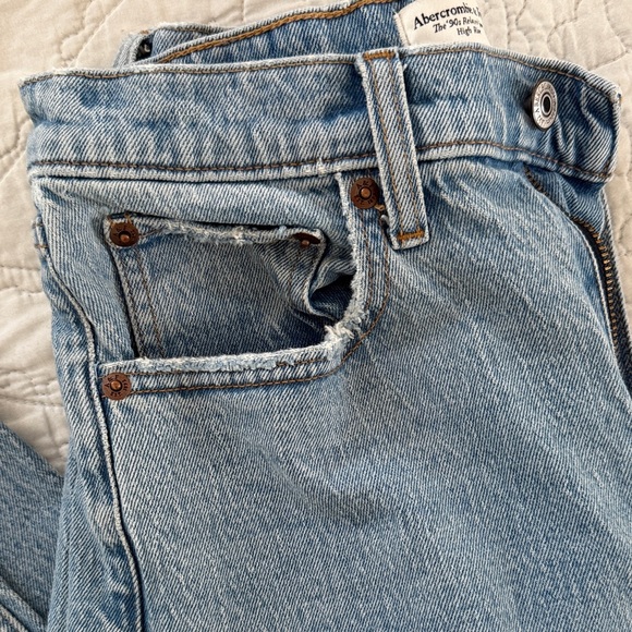 Abercrombie 90s relaxed high rise denim. Size 25 short - Picture 3 of 5